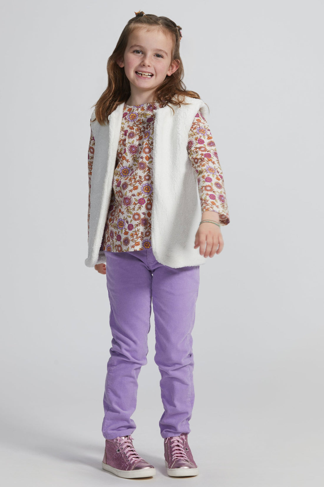 Girls/Tween lightweight corduroy pants in lilac. Pants have a button clasp closure for easy pull on access and has pockets as well. Paired back perfectly with our woven long sleeve top in a magenta floral pattern with a reversible sherpa vest to finish off the look.
