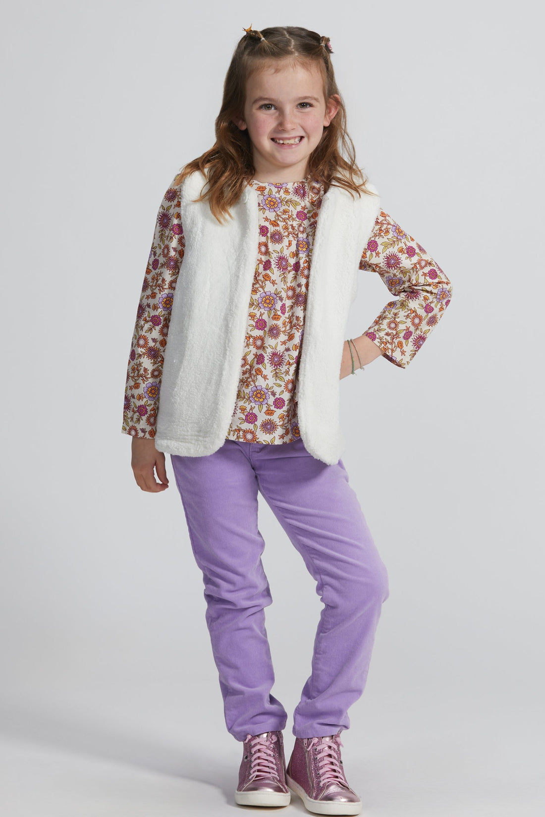 Girls/Tween lightweight corduroy pants in lilac. Pants have a button clasp closure for easy pull on access and has pockets as well. Paired back perfectly with our woven long sleeve top in a magenta floral pattern with a reversible sherpa vest to finish off the look.