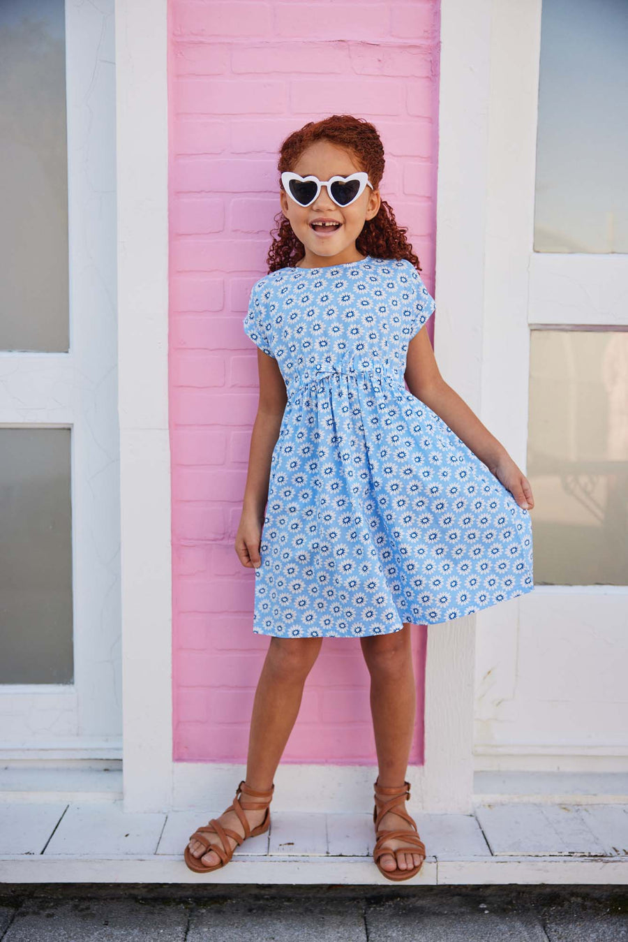 tween girls short sleeved dress with bow detail in blue and white floral pattern